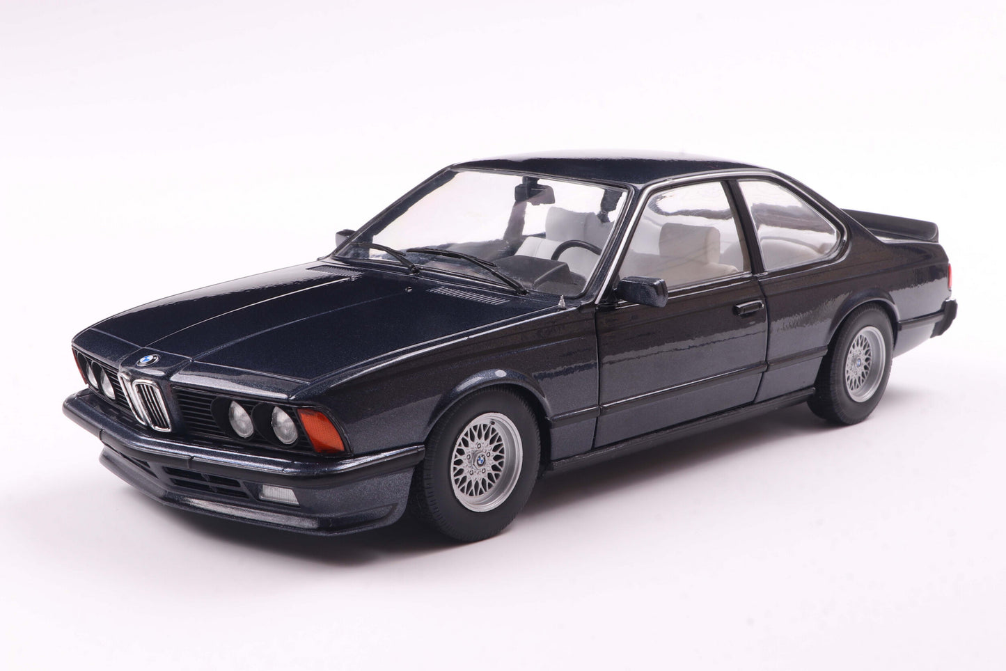 * Precomanda Macheta auto BMW 635 CSI – Macau Blue – 1984 1:18 Solido