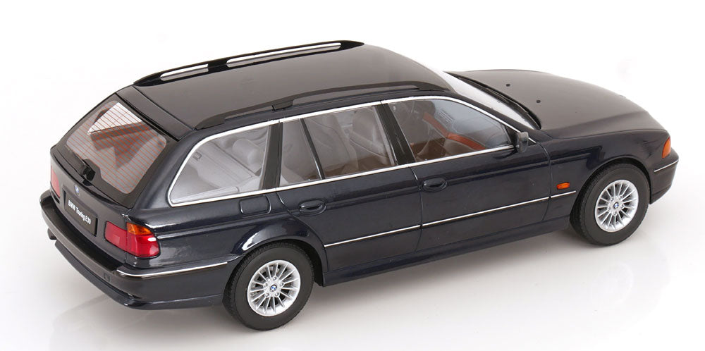 Macheta auto BMW 5 Series E39 1:18 Triple 9