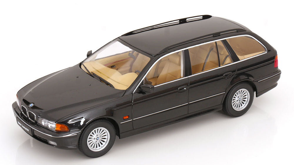 Macheta auto BMW 5 Series E39 1:18 Triple 9