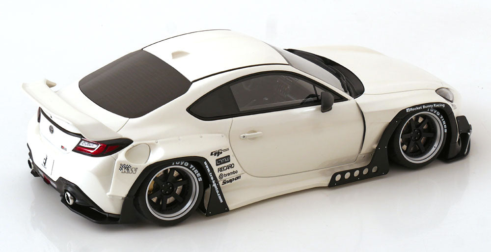 Toyota GR86 Pandem Crystal White, 2023 1:18 GT Spirit model car
