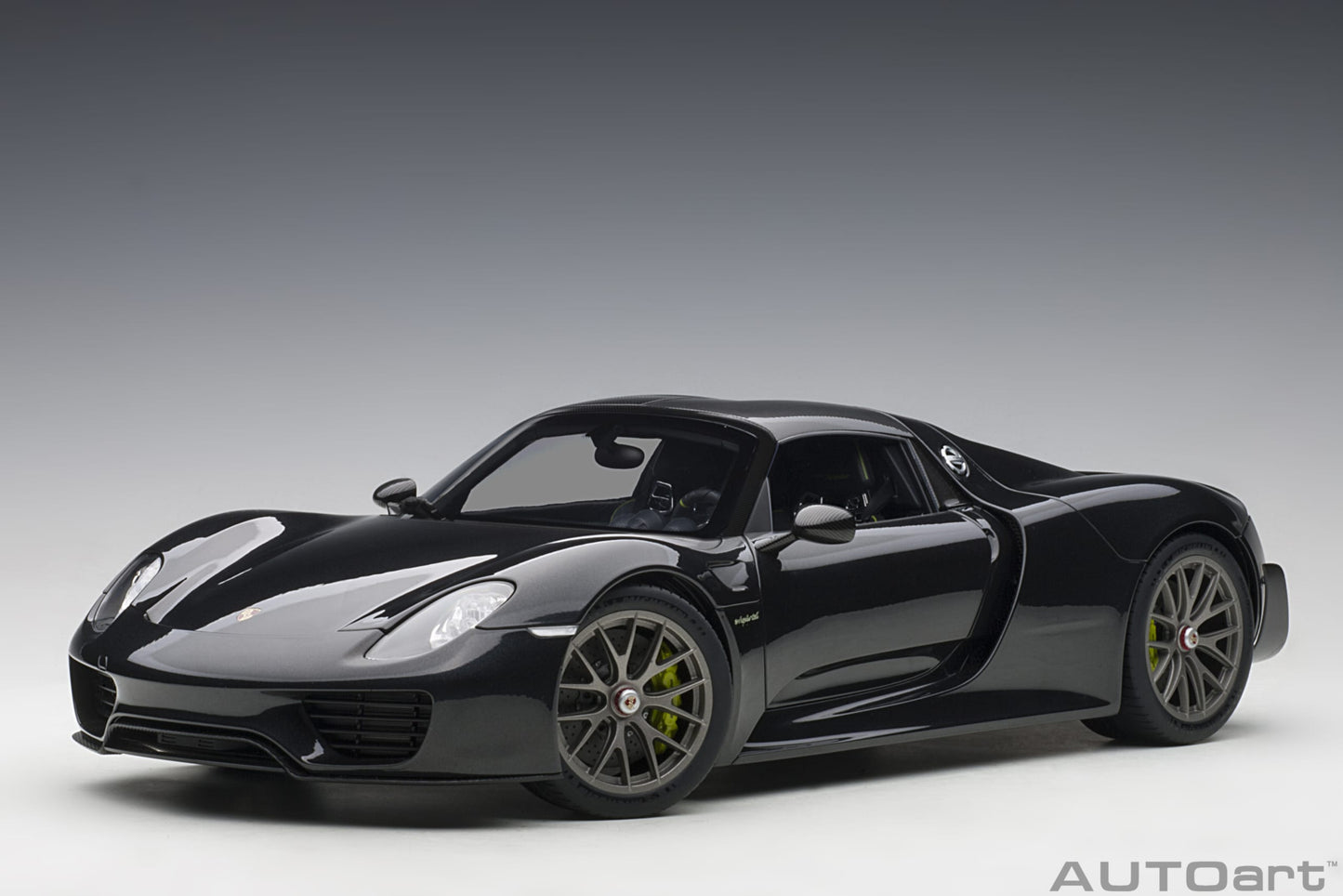 Macheta auto Porsche 918 Spyder Weissach Package (2013) 1:12 AutoArt