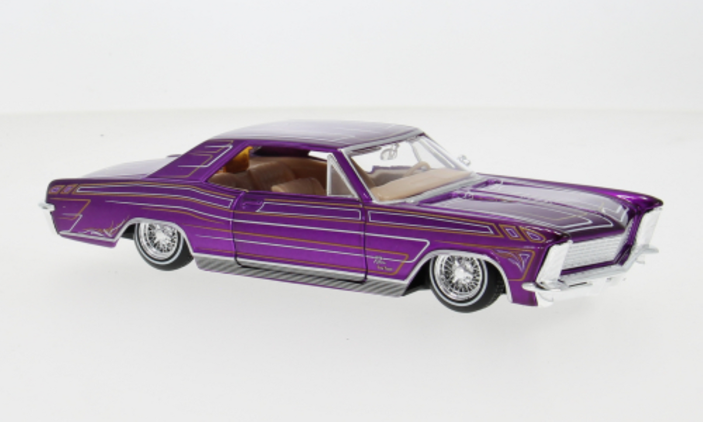 Buick Riviera (1965) 1:24 Maisto model car