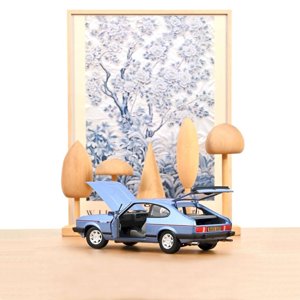 Macheta auto Ford Capri Mk.III 2.8 Injection, Paris Blue metallic, 1984 (RHD) 1:18 Norev