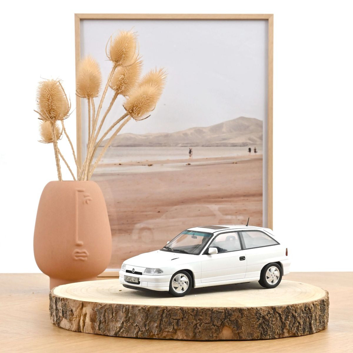 Macheta auto Opel Astra GSi Casablanca White 1991 1:18 Norev