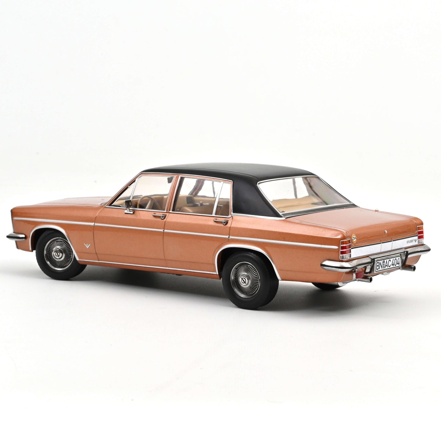 Macheta auto Opel Diplomat V8 1969 Copper Red 1:18 Norev