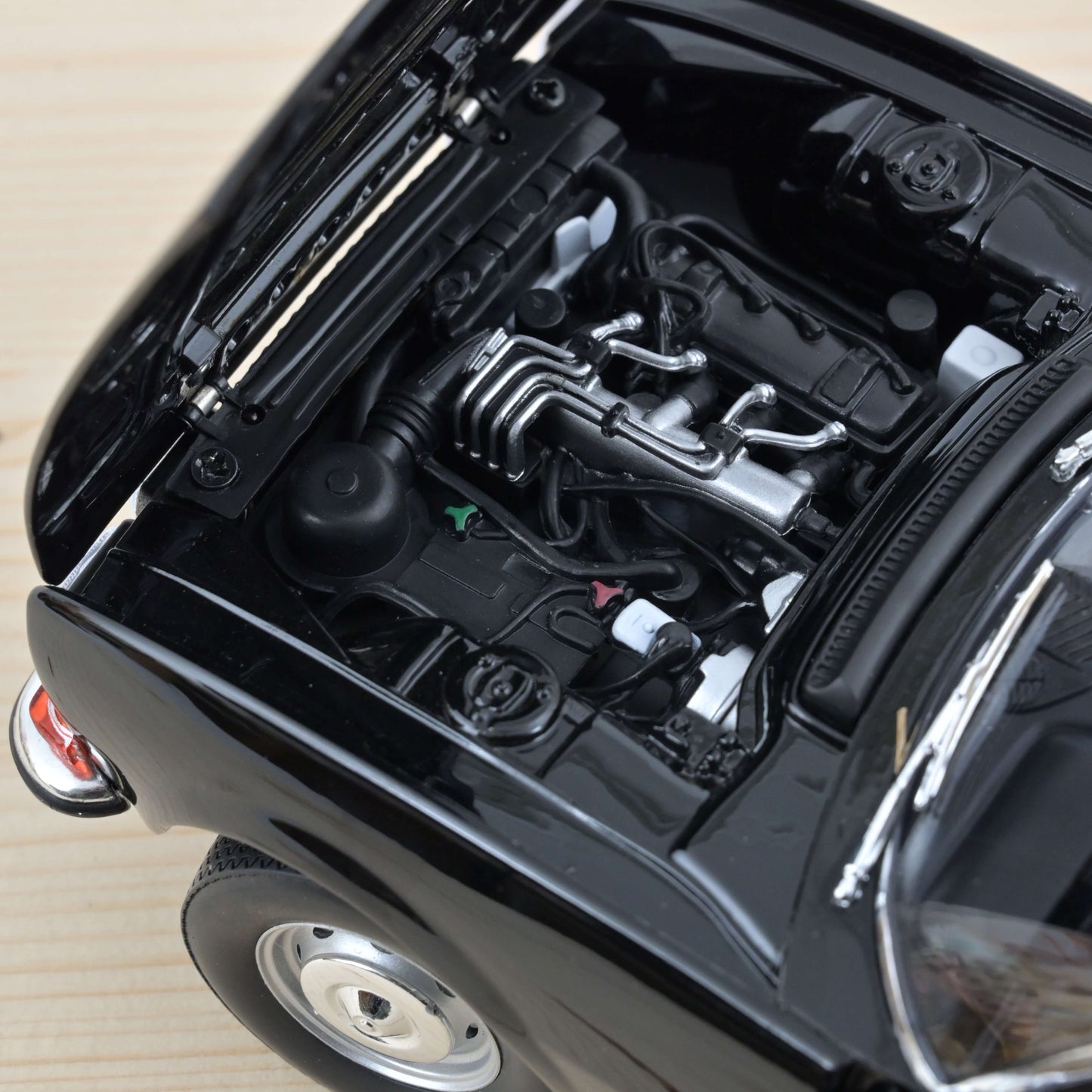 Model car Peugeot 504 Coupe (1969) 1:18 Norev