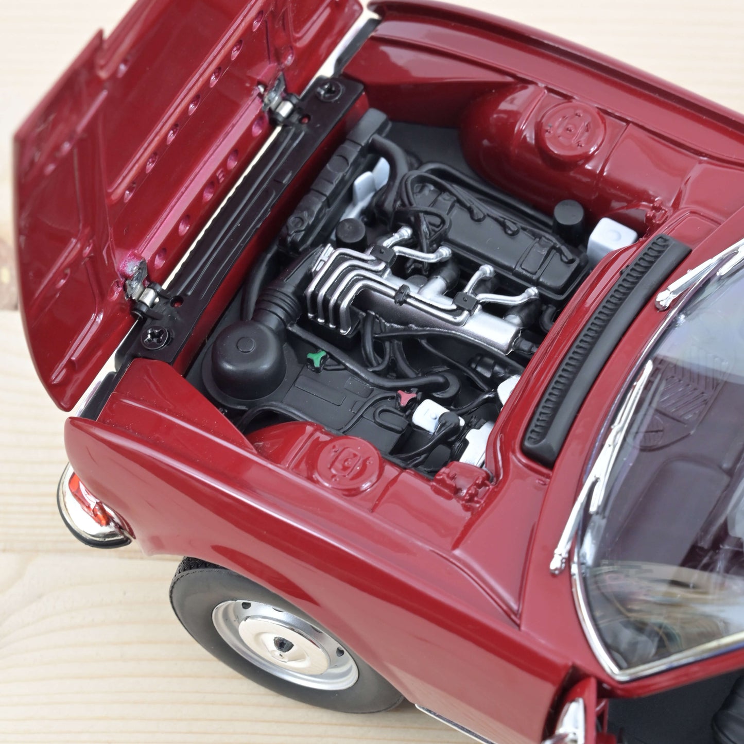 Macheta auto Peugeot 504 Cabriolet (1969) 1:18 Norev