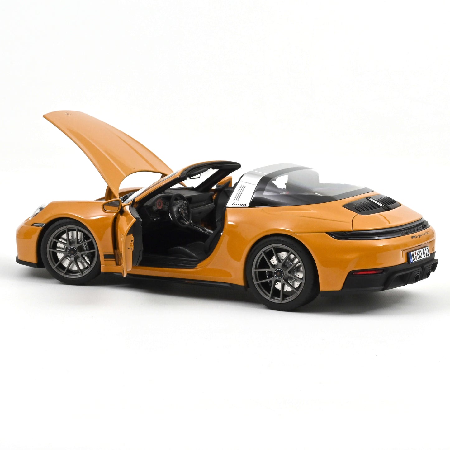*Precomanda Macheta auto Porsche 911 Targa 4 GTS 2025 Bahama Yellow 1:18 Norev