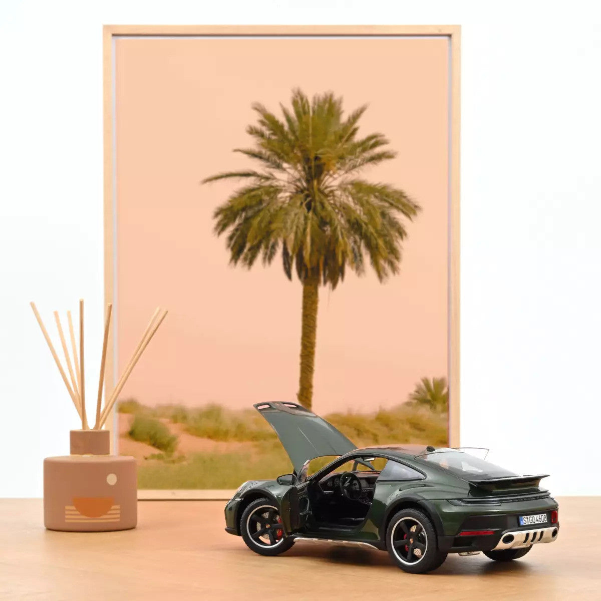 Macheta auto Porsche 911 Dakar 2023 1:18 Norev