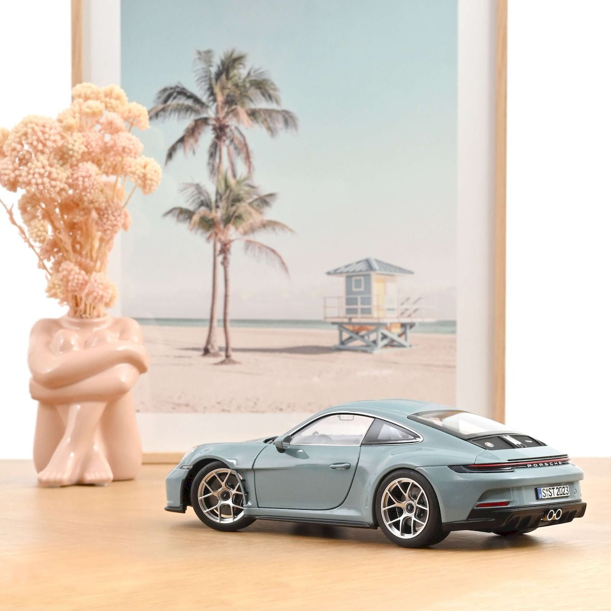Macheta auto Porsche 911 S/T Meissen Blue 2023 1984 1:18 Norev