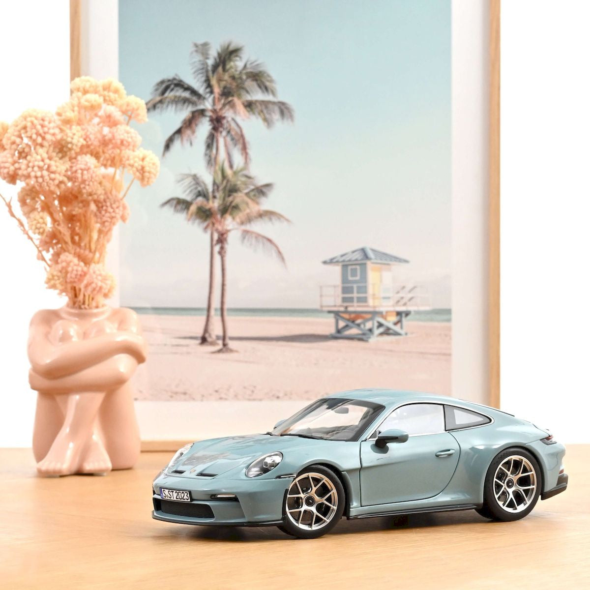 Macheta auto Porsche 911 S/T Meissen Blue 2023 1984 1:18 Norev