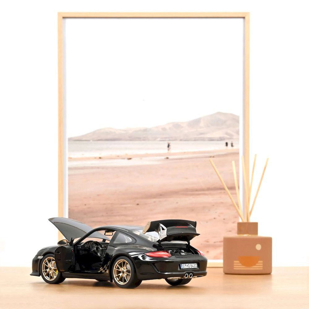 Macheta auto Porsche 911 GT3 RS, Black and White Gold Metallic, 2009 1:18 Norev