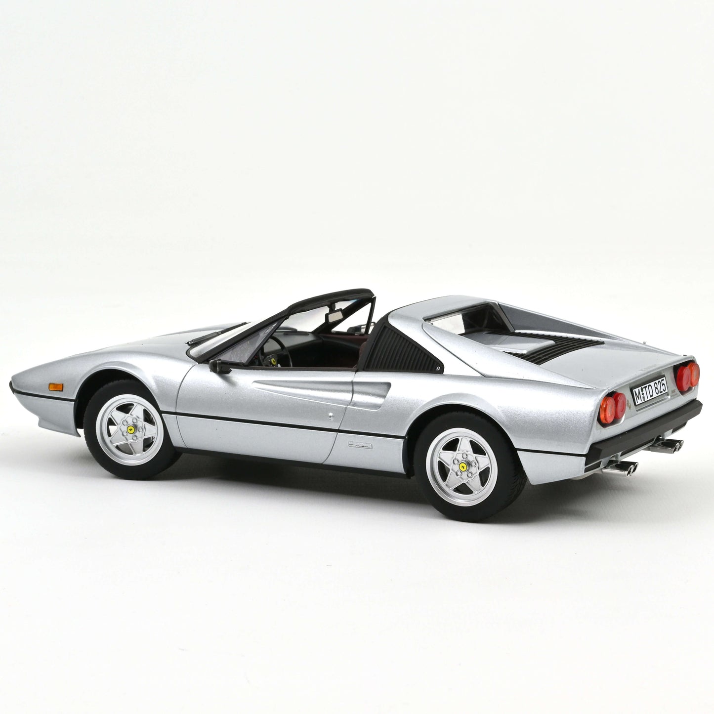 Macheta auto Ferrari 308 GTS, Silver, 1982 1:18 Norev
