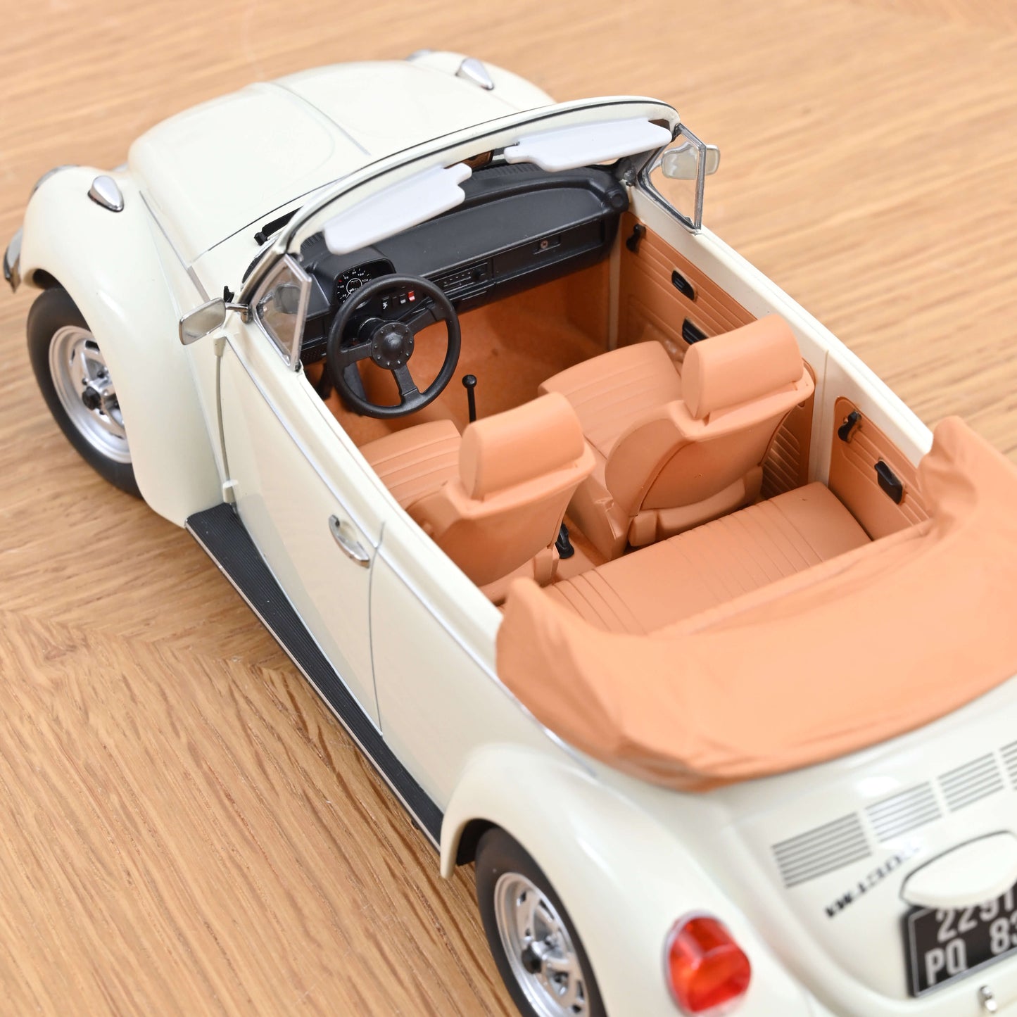 *Precomanda Macheta auto Volkswagen 1303 Cabriolet 1972 Light Ivory 1:18 Norev