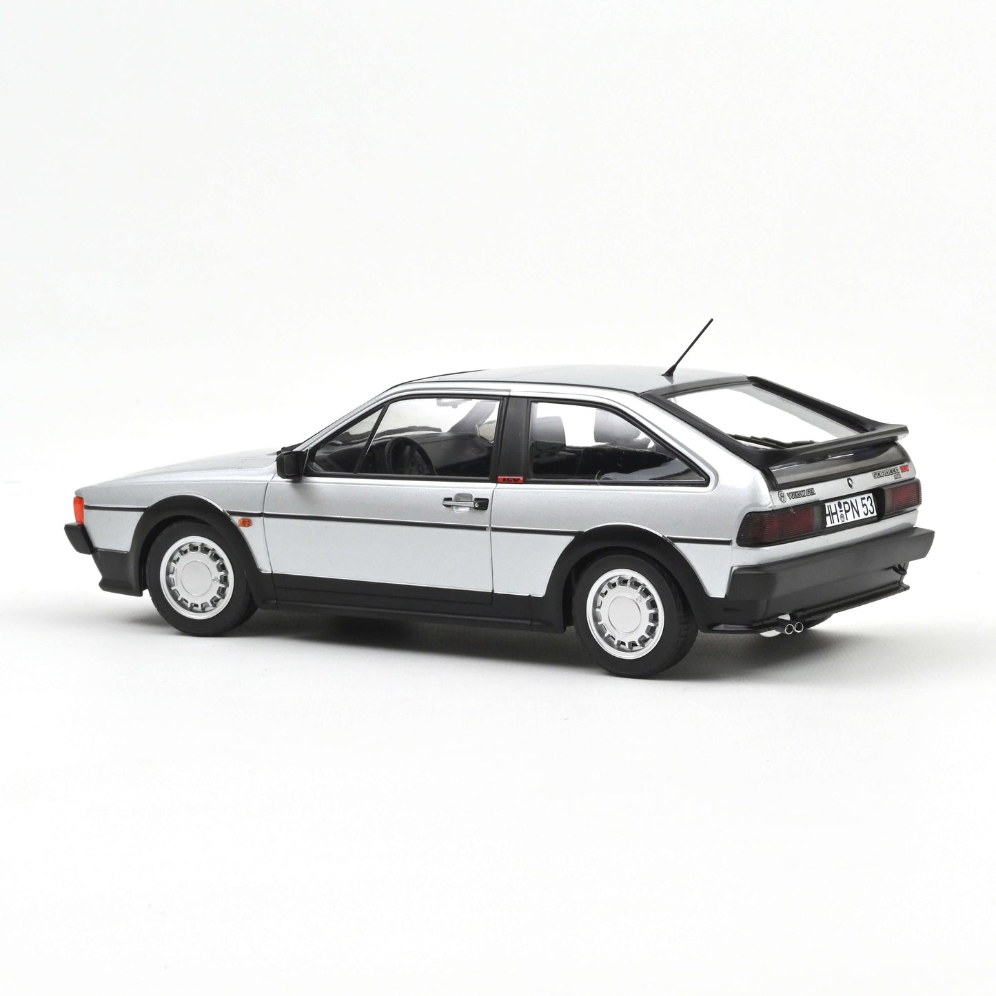 Macheta auto Volkswagen Scirocco GTX 16V, Flash Silver, 1988 1:18 Norev