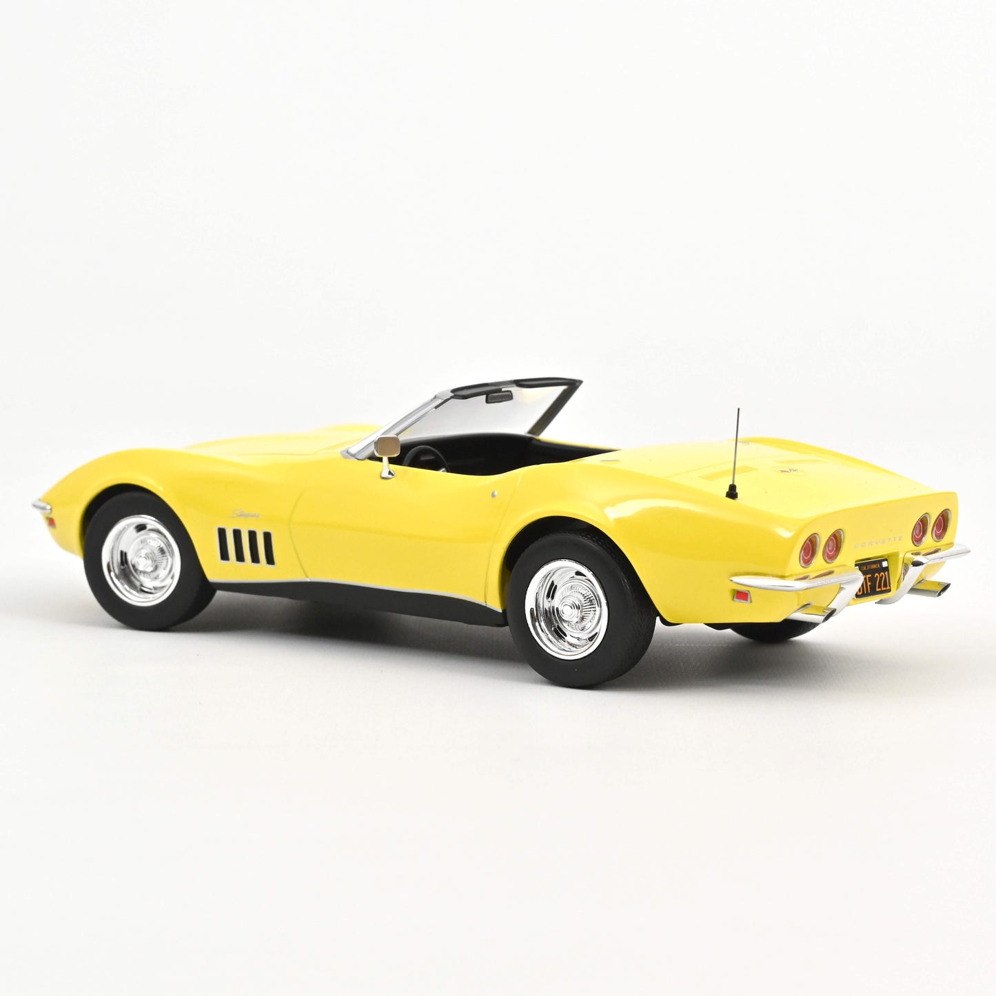 Chevrolet Corvette Convertible 1969 macheta metal Norev, scara 1:18 Daytona Yellow