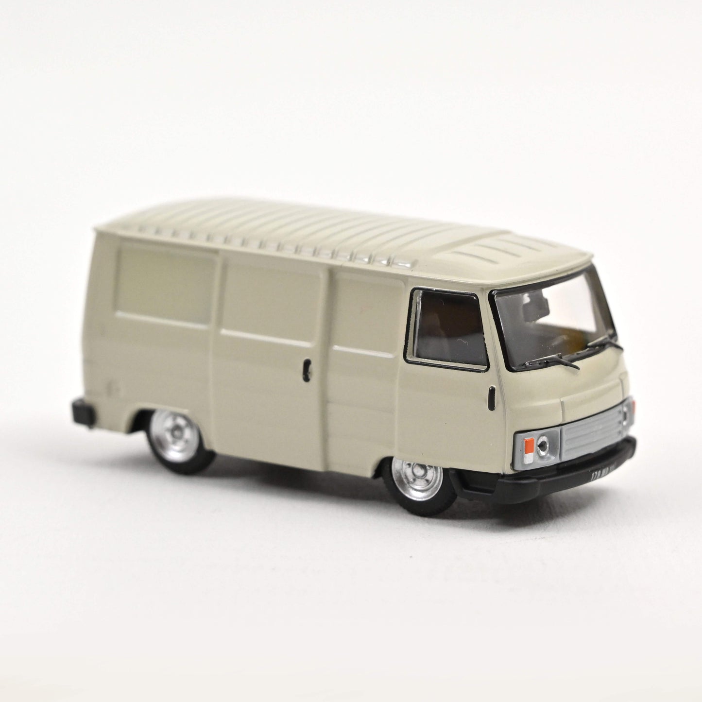 Macheta auto Peugeot J9 1981 Beige 1:87 Norev