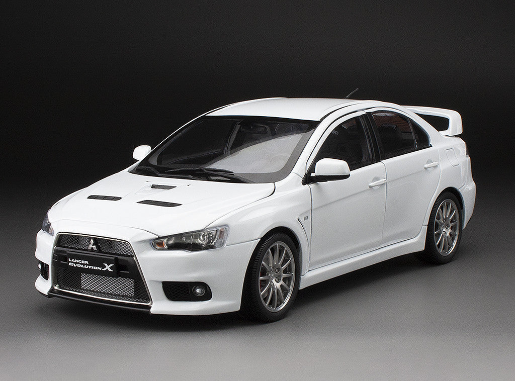 Macheta auto Mitsubishi Lancer Evolution X 1:18 SunStar
