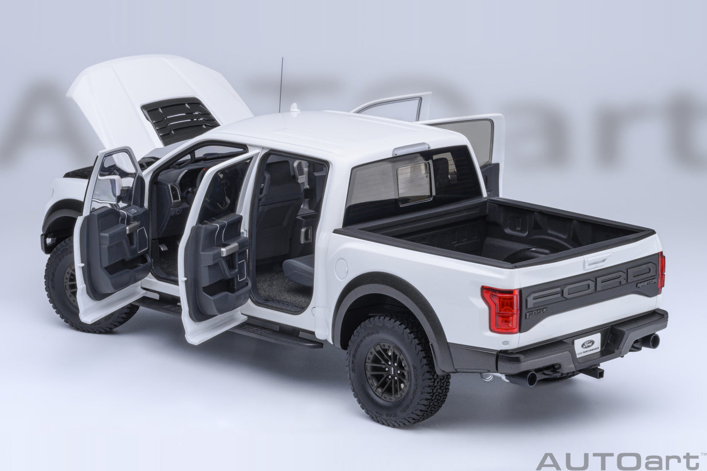 *Precomanda Macheta auto Ford F-150 Raptor Supercrew 2019 (Oxford White) 1:18 AutoArt