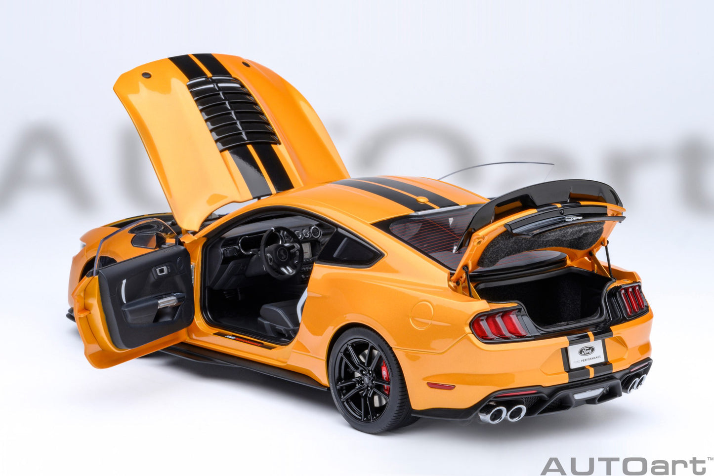 Model car Ford Mustang Shelby GT500 (Cyber Orange) 1:18 AutoArt