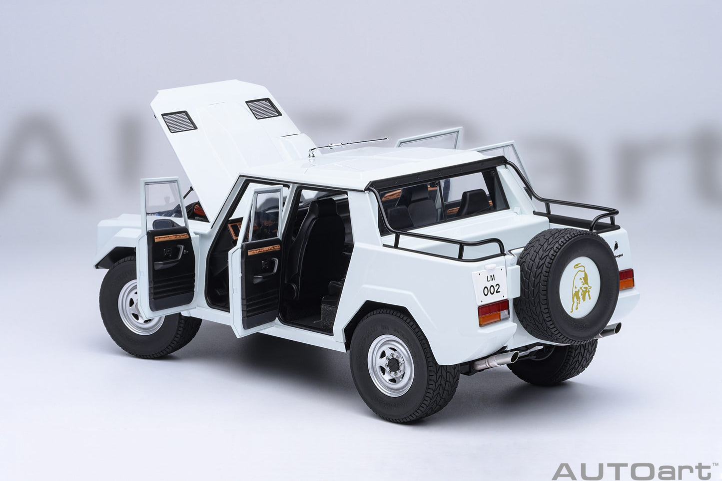 * Precomanda Macheta auto Lamborghini LM002 (Bianco Polo Park) 1:18 AutoArt