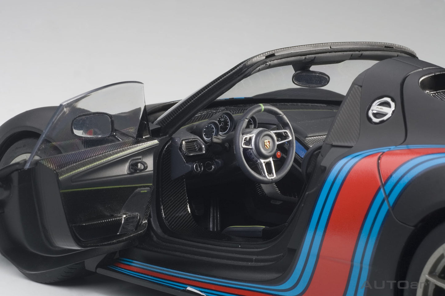 Macheta auto Porsche 918 Spyder Weissach Package (2013) 1:18 AutoArt
