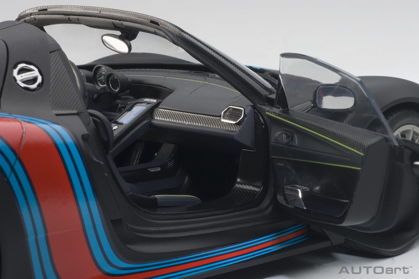 Macheta auto Porsche 918 Spyder Weissach Package (2013) 1:18 AutoArt