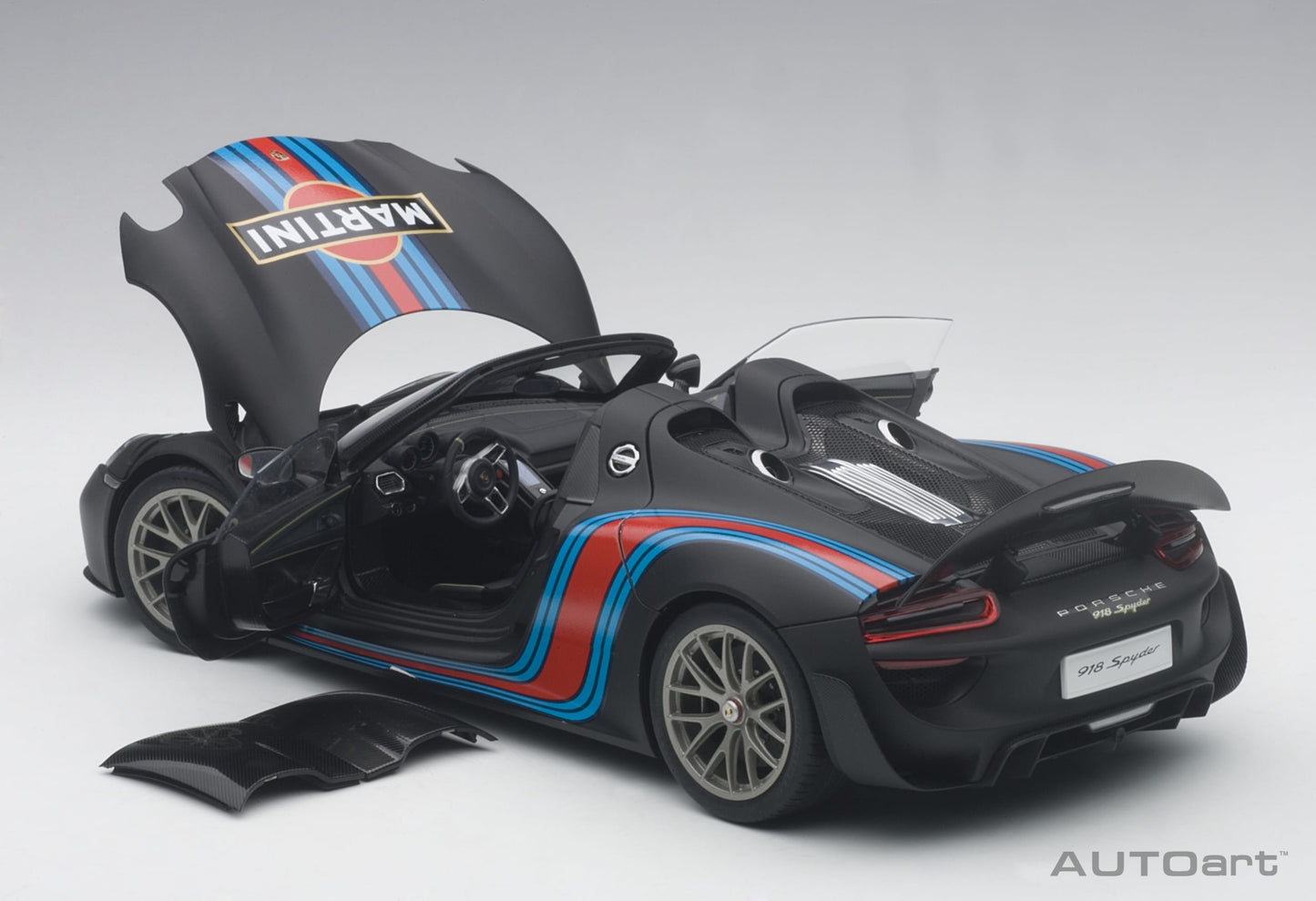 Macheta auto Porsche 918 Spyder Weissach Package (2013) 1:18 AutoArt