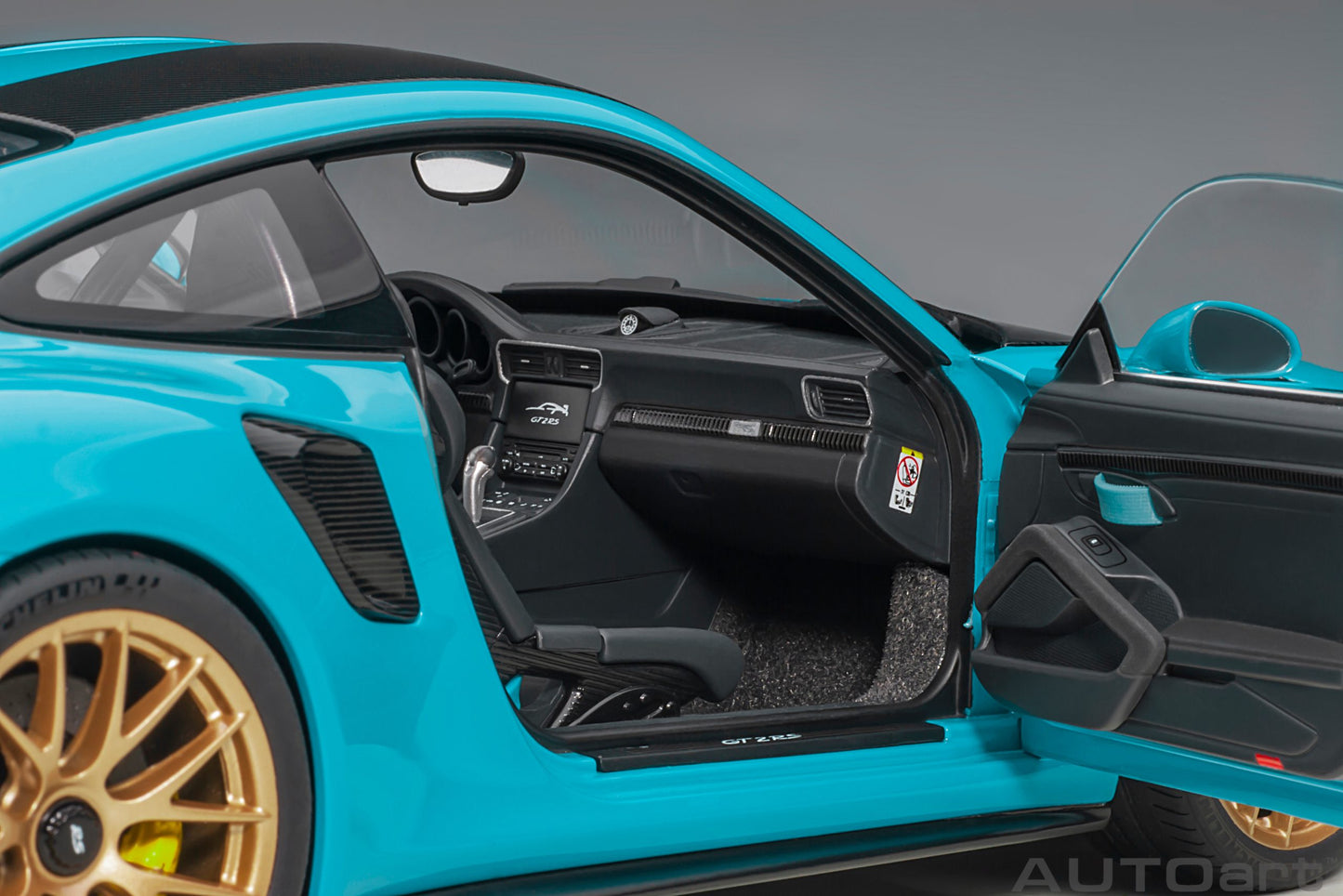 Macheta auto Porsche 911 (991.2) GT2RS Weissach Package (2017) 1:18 AutoArt