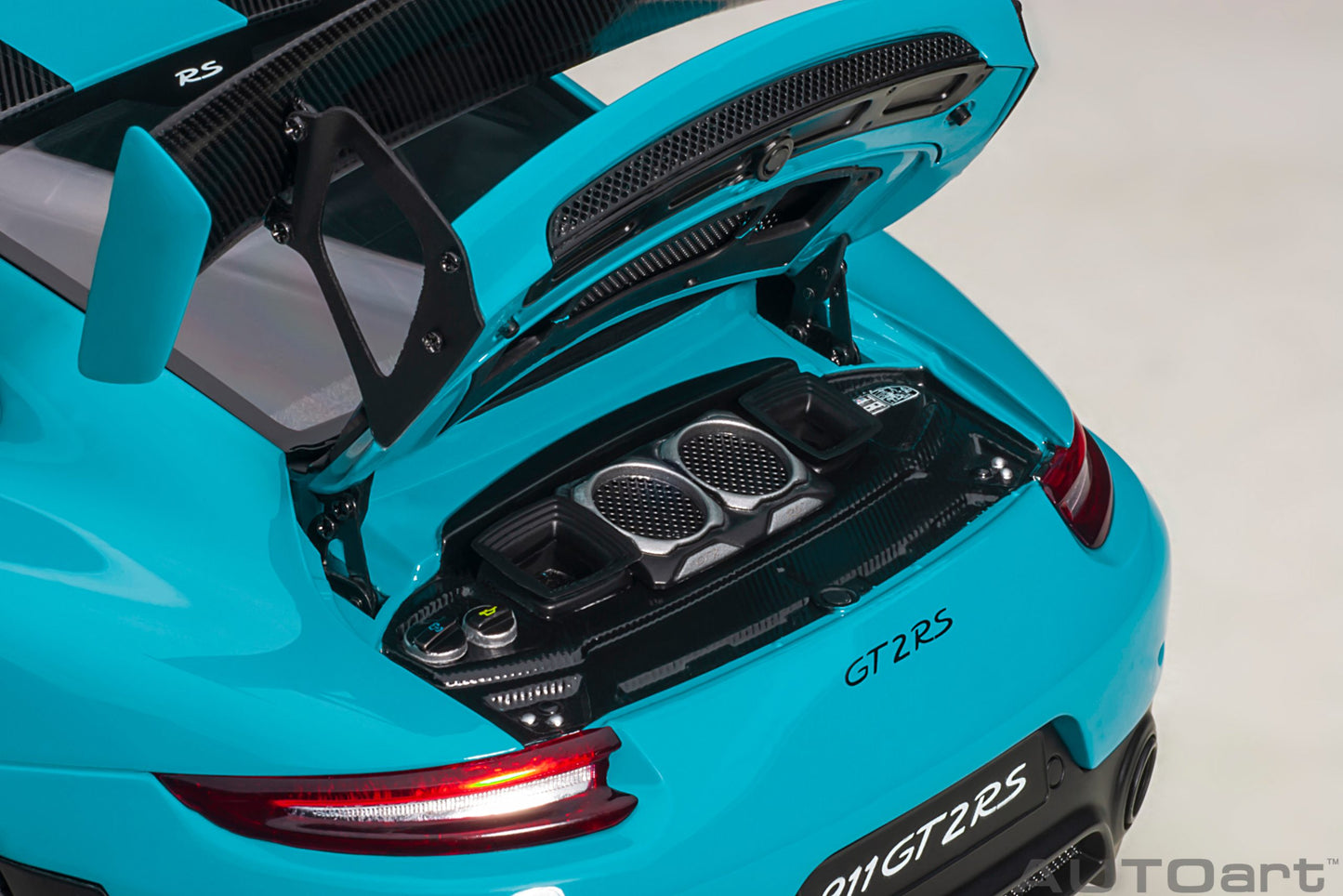 Macheta auto Porsche 911 (991.2) GT2RS Weissach Package (2017) 1:18 AutoArt