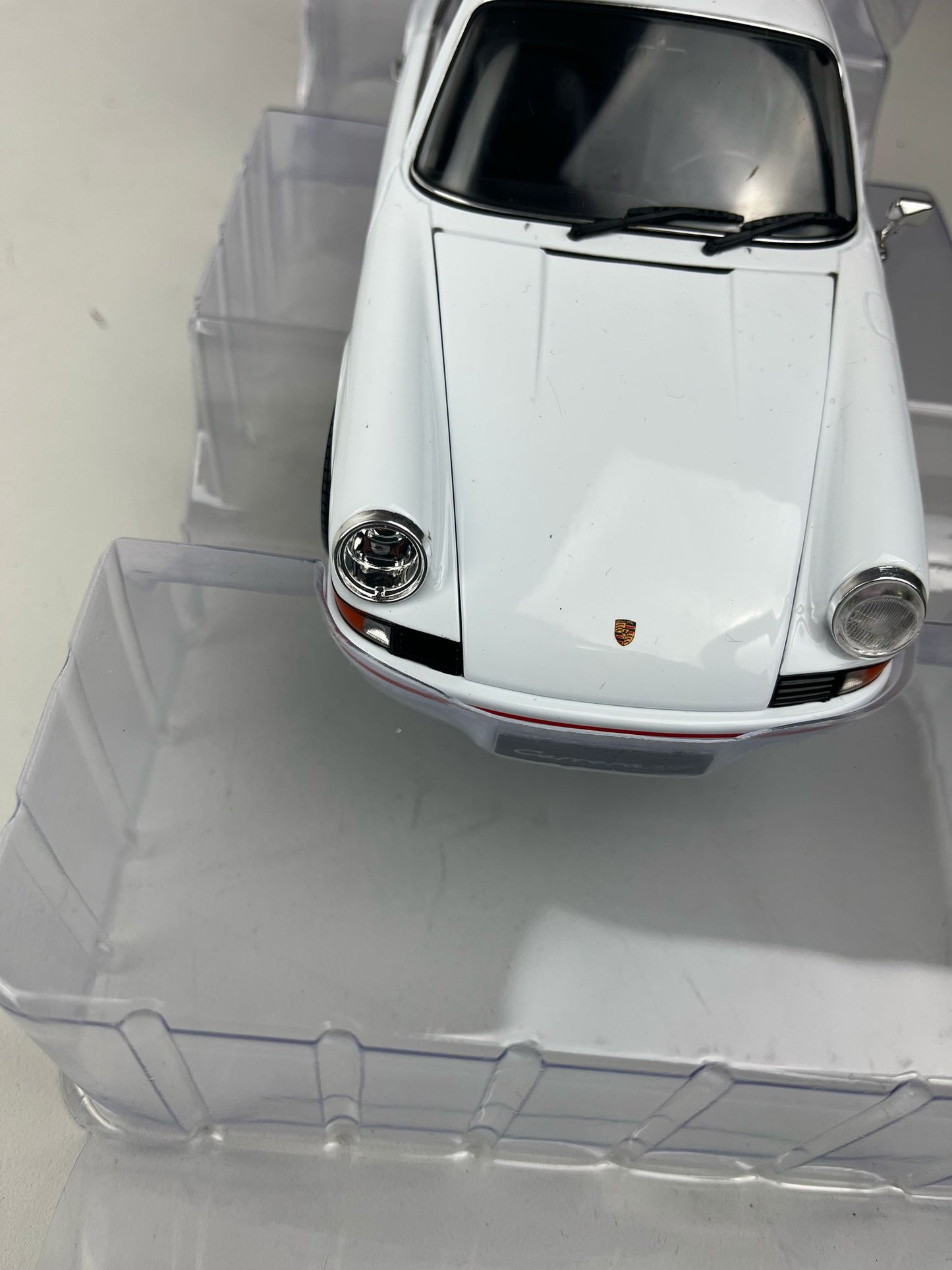 *Defecta Macheta auto Porsche 911 Carrera RS 2.7 (1973) 1:18 Welly *Defecta