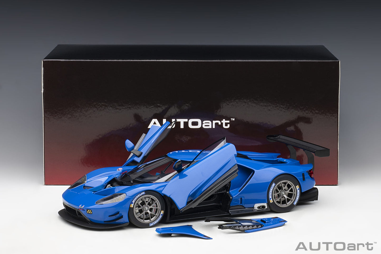 Ford GT GTE Plain Body Version 1:18 AutoArt car model