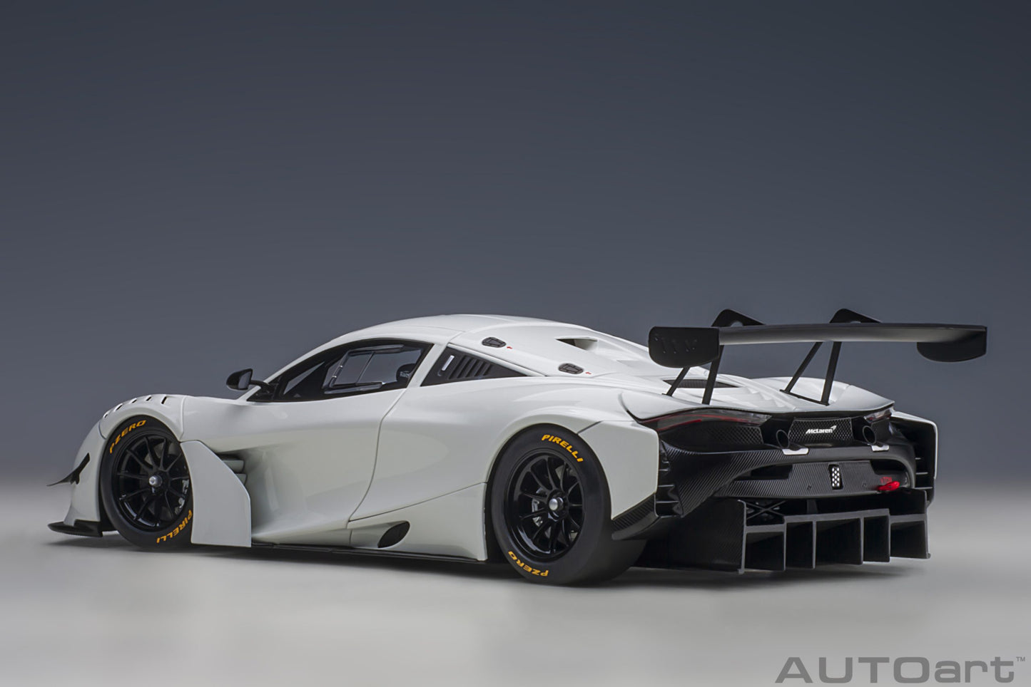 Macheta auto McLaren 720S GT3 Plain Body Version 1:18 AutoArt