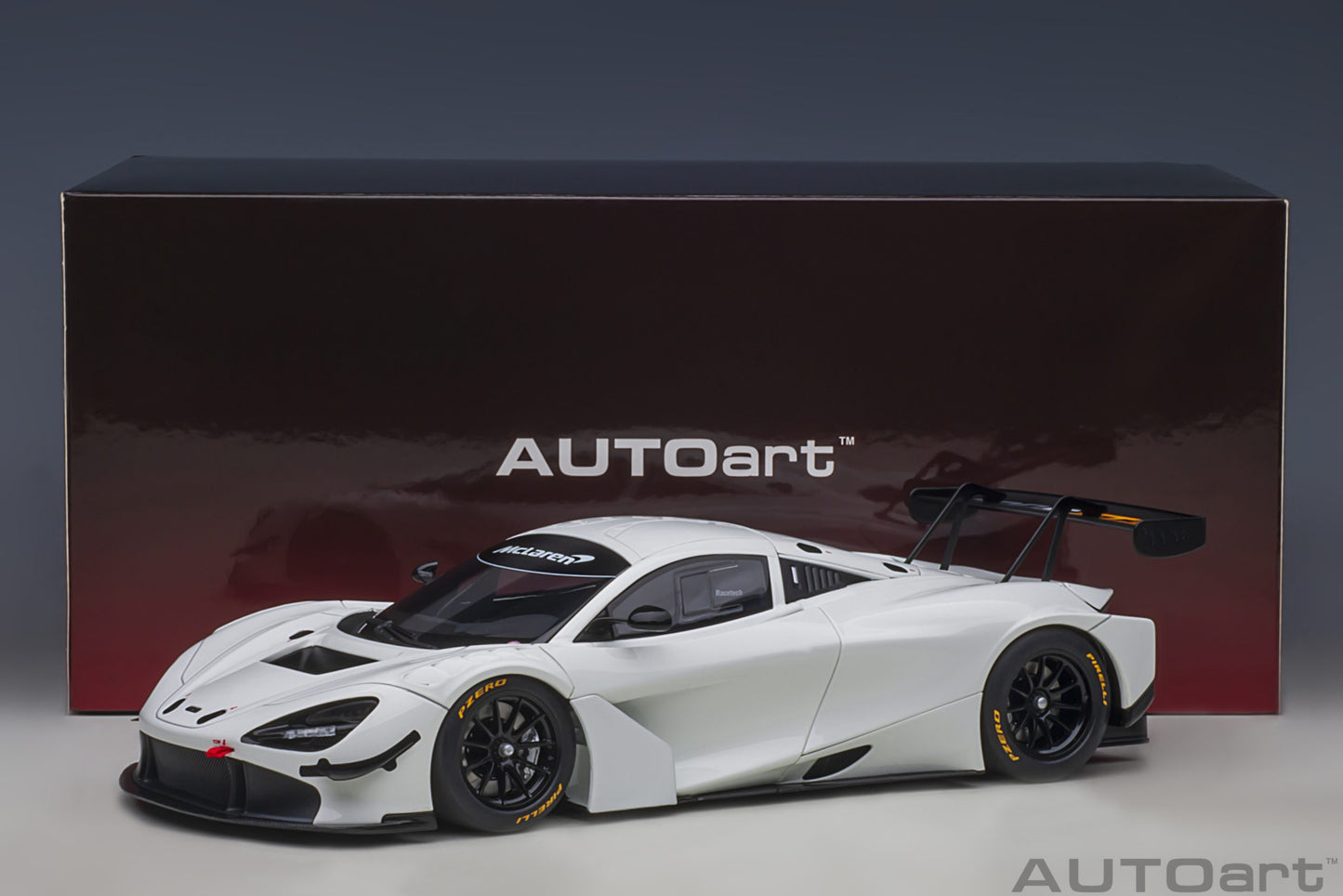 Macheta auto McLaren 720S GT3 Plain Body Version 1:18 AutoArt