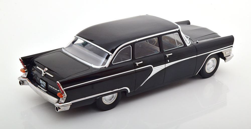 Macheta auto GAZ 13 Seagull 1959 1:18 Triple9