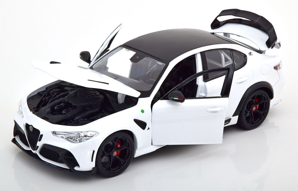 Macheta auto Alfa Romeo Giulia GTAm (2020) 1:18 Bburago