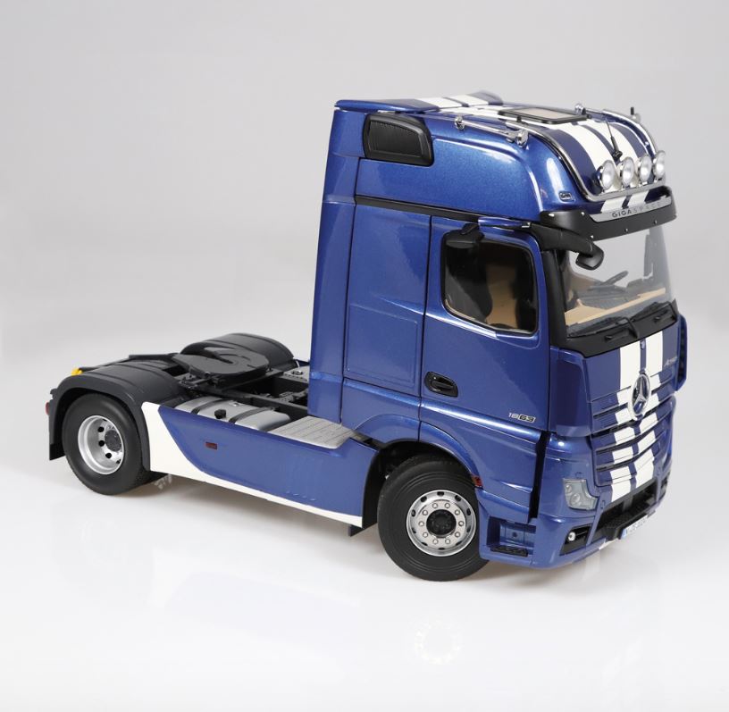 Macheta auto Mercedes-Benz Actros GigaSpace 4x2 (2018) 1:18 NZG