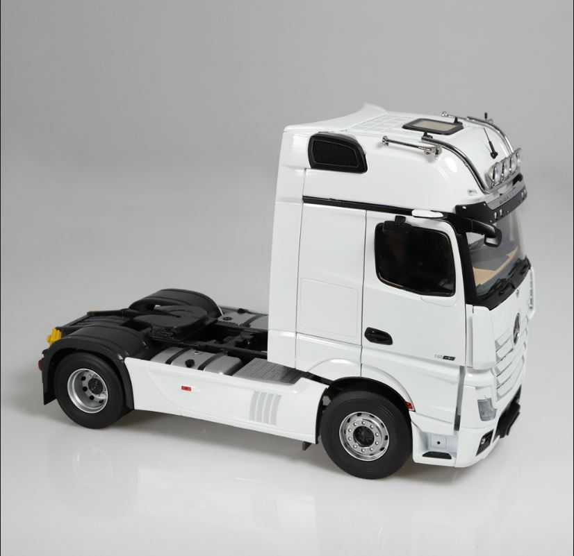 Macheta auto Mercedes-Benz Actros GigaSpace 4x2 (2018) 1:18 NZG