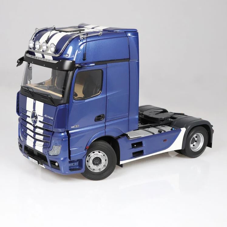 Macheta auto Mercedes-Benz Actros GigaSpace 4x2 (2018) 1:18 NZG