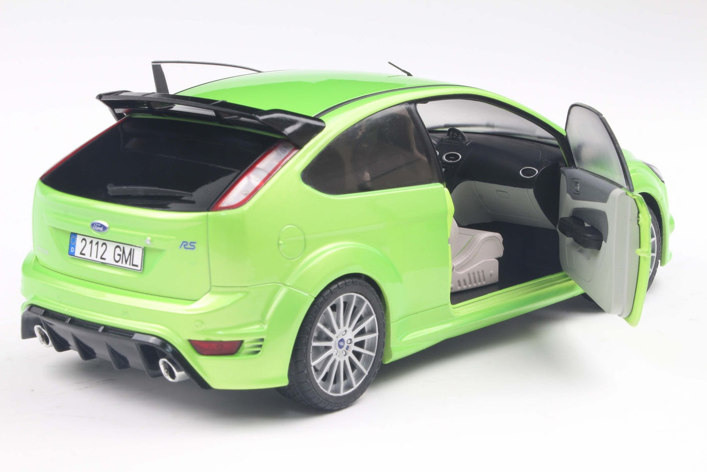 *Precomanda Macheta auto Ford Focus RS MK 2 Ultimate Green Metalic 2009 1:18 Solido