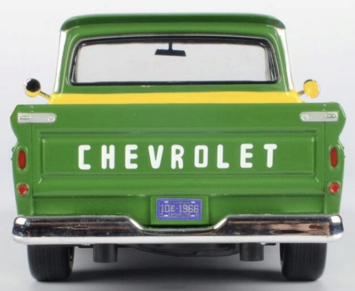 Macheta auto Chevrolet C10 Fleetside pick-up (1966) 1:24 MotorMax