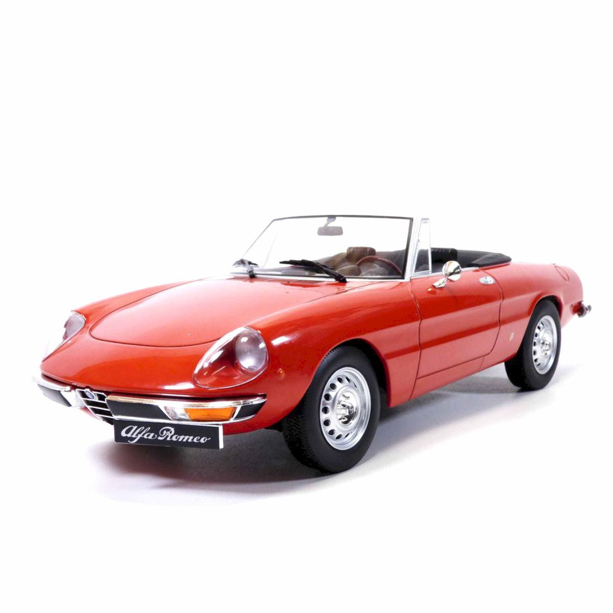 Macheta auto Alfa Romeo 2000 Spider 1978 1:18 Norev
