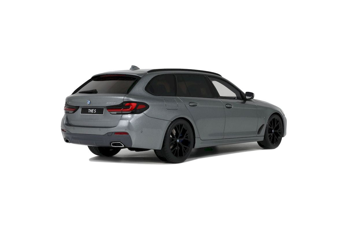 Macheta auto BMW 530E xDrive M Sport Touring 1:18 GT Spirit