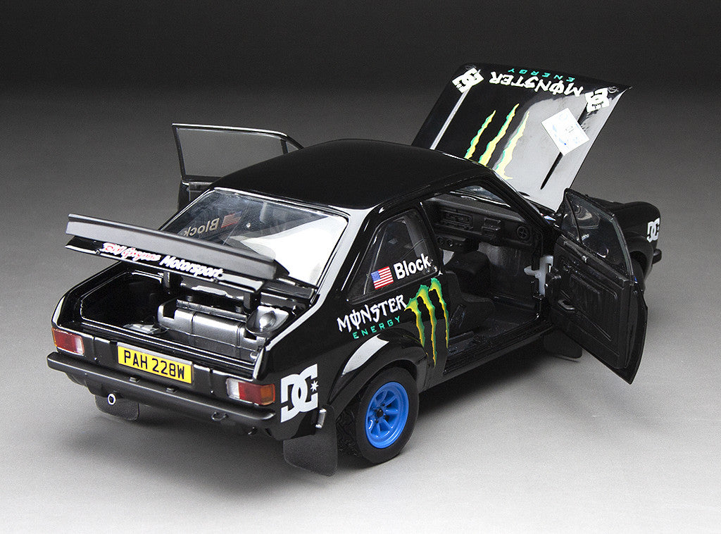 Macheta Ford Escort RS1800 1:18 SunStar, metal cu usi portbagaj si capota deschise, editie limitata