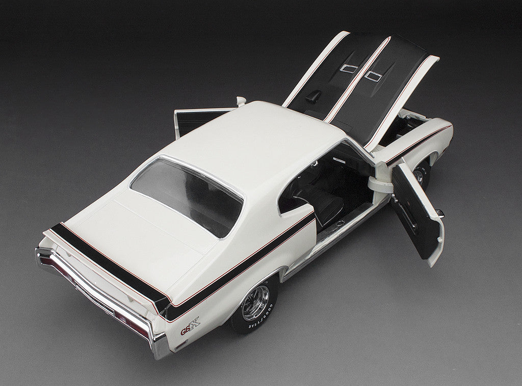Buick GSX 1970 model car 1:18 SunStar