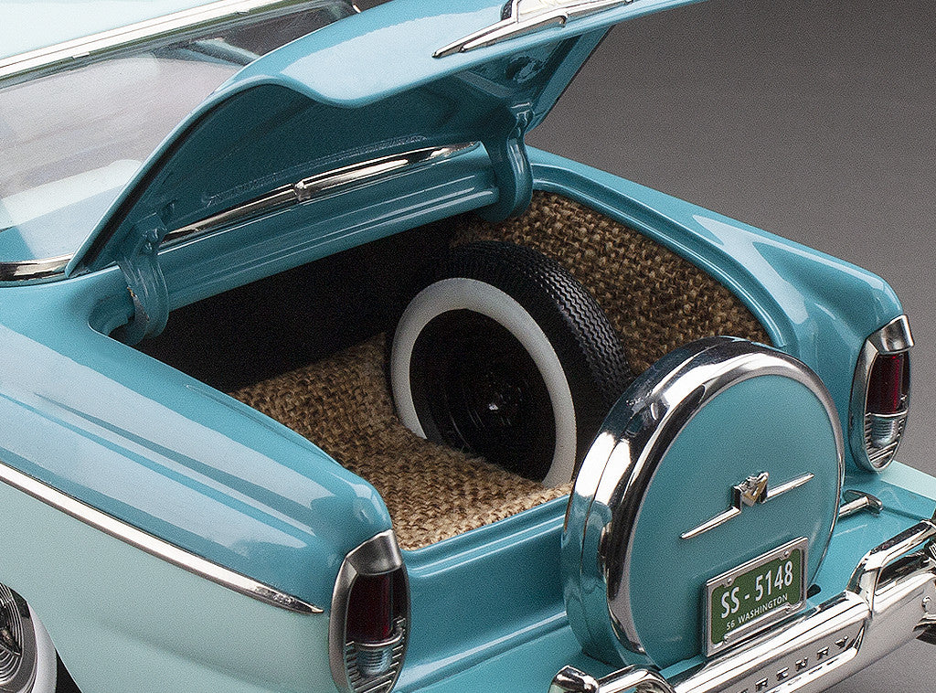 Macheta auto Mercury MontClair Hard Top with spare tire 1956 1:18 SunStar