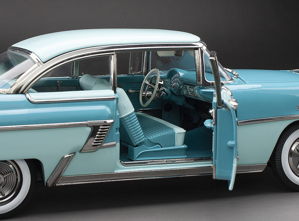 Macheta auto Mercury MontClair Hard Top with spare tire 1956 1:18 SunStar