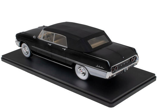 ZIL 111D Cabriolet model car 1:24 Hachette