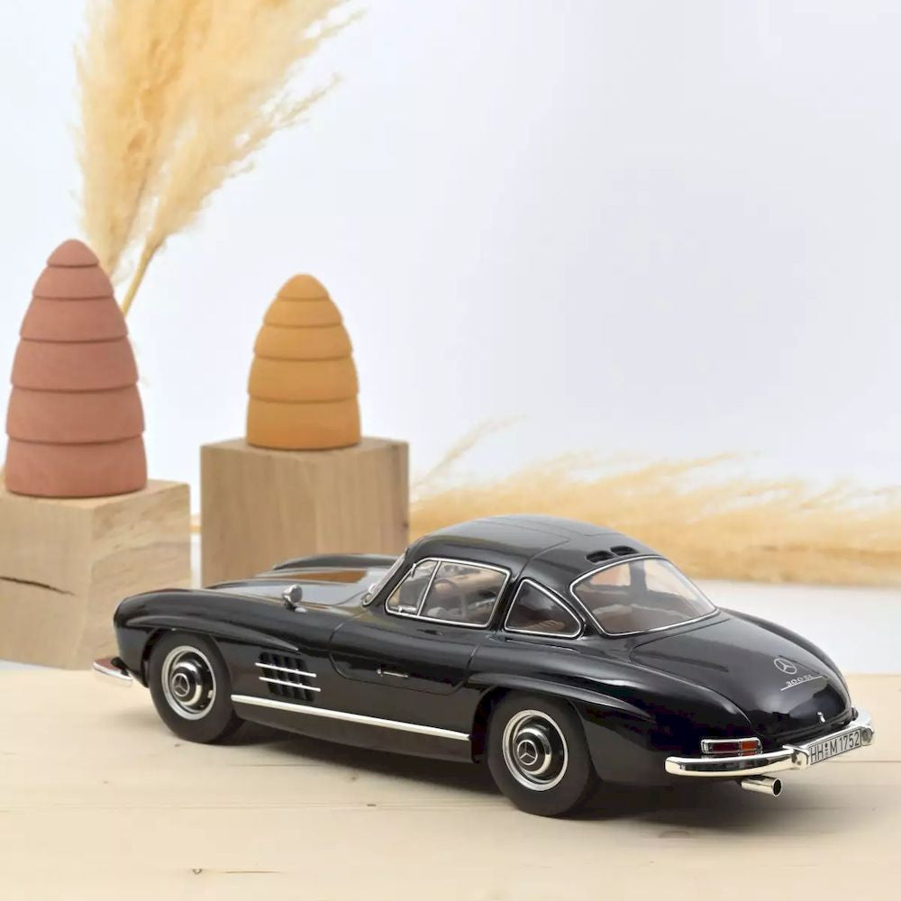 Macheta auto Mercedes-Benz 300 SL (1954) - Limited Edition 300 pcs 1:12 Norev