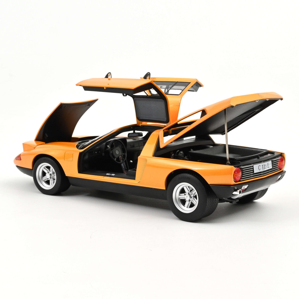 Macheta auto Mercedes-Benz C 111/II, White Autumn metallic, 1970 1:18 Norev